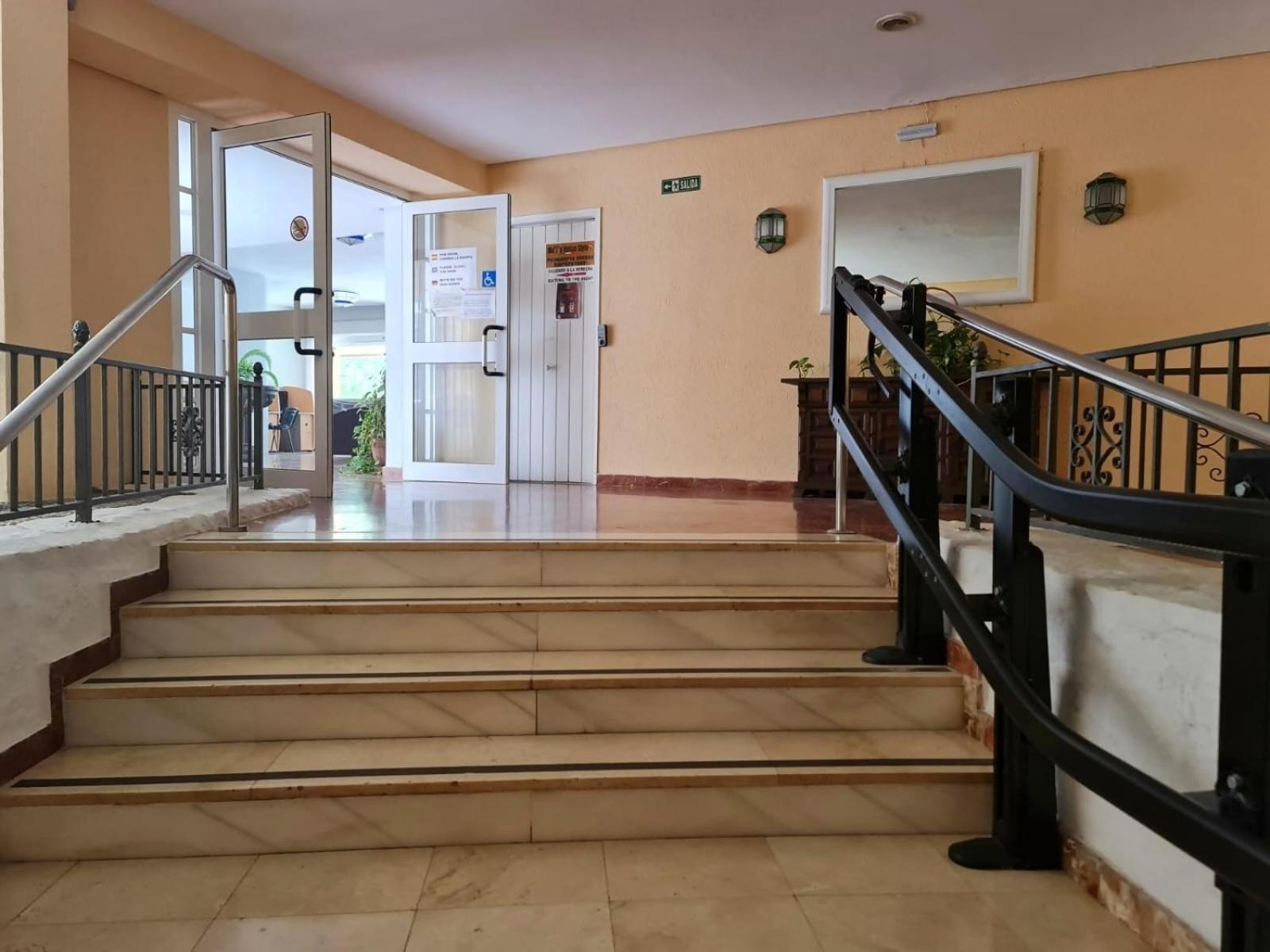 Estudio Aguila Prive Aceptamos Mascotas Benalmádena Extérieur photo
